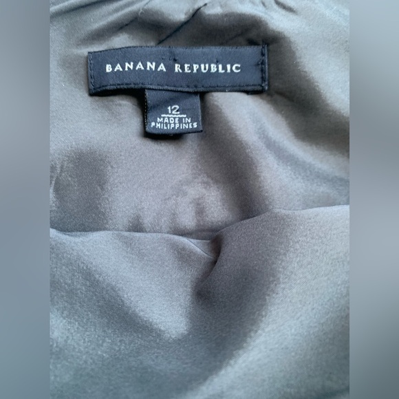 Banana Republc wool skirt with liner, gray, size 12. - Picture 3 of 6